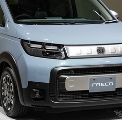 ホンダ フリード クロスター 新型
