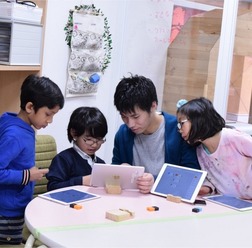 先生の指導の元、MESHの仕組みを学ぶ