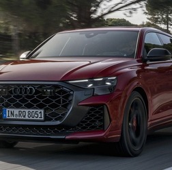 アウディ RS Q8 パフォーマンス