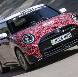 MINI ジョンクーパーワークスE のプロトタイプ