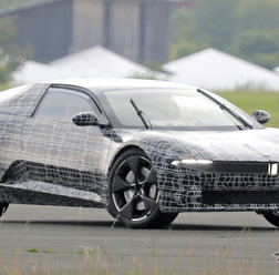 BMW ノイエ・クラッセ・クーペ(仮)プロトタイプ(スクープ写真)