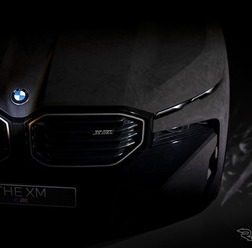 外装までアルカンターラを採用したBMW『XM』
