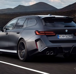 BMW M5ツーリング 新型
