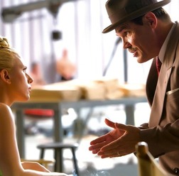 ジョシュ・ブローリン&スカーレット・ヨハンソン/『ヘイル、シーザー!』 (C) Universal Pictures