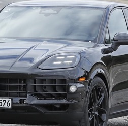 ポルシェ カイエンクーペ 内燃機関仕様の改良新型プロトタイプ