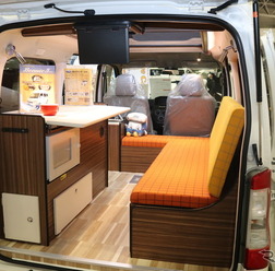 デカすぎず小さすぎず、使い勝手最強のミドルクラスキャンピングカーが熱い！…ジャパンキャンピングカーショー2025