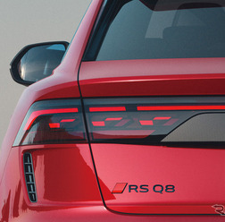 アウディRS Q8 performance