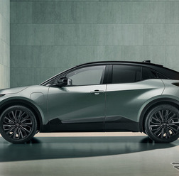 トヨタ C-HR+