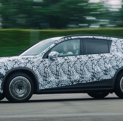 メルセデスベンツ『GLC』次期型のEVプロトタイプ