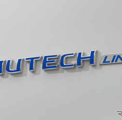 日産 キャラバンを皮切りに各車に展開する新シリーズ「AUTECH LINE」