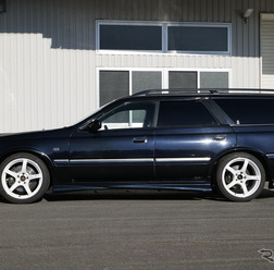 HKS ハイパーマックスS 日産・ステージア装着例 MT(出荷時車高・フロント:27mmダウン / リア:26mmダウン)