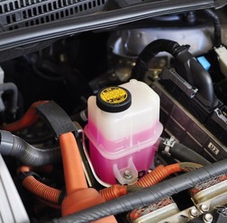 夏のトラブルを防げ! クルマの命を守る「クーラント管理」完全ガイド ~Weeklyメンテナンス~
