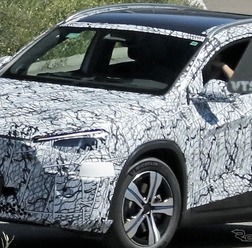 メルセデスベンツ GLA 次期型のプロトタイプ
