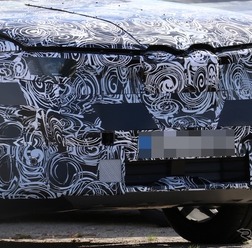 BMW X1 改良新型のプロトタイプ