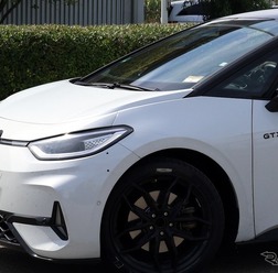 アウディ A1 & Q2 後継のEVプロトタイプ