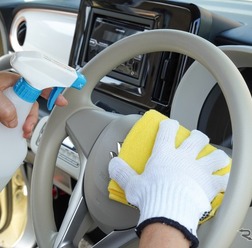 放置した夏の汚れがニオイに変わる前に! プロ目線で学ぶ車内清掃の正解~Weeklyメンテナンス~