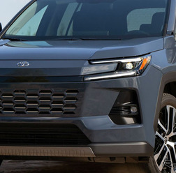 「輸入するの?」トヨタ『RAV4ハイブリッド』新型が先行して米国発売へ!SNSの注目は「ハンマーヘッド顔」