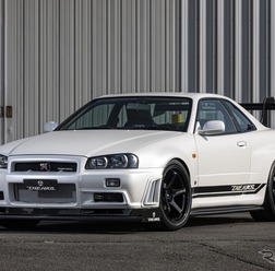 900馬力、9000万円の「THE HKS SスカイラインGT-R BNR34 Dimension Z」