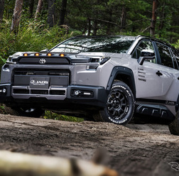 JAOSのトヨタ『RAV4 Adventure』専用カスタムパーツ装着車