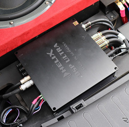 「DSP」が搭載されたオーディオカーの一例（製作ショップ：M.E.I.＜広島県＞）。