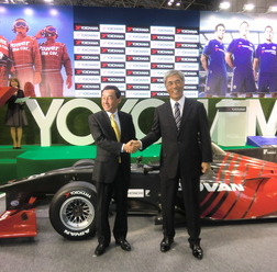 中嶋悟JRP会長（左）と野地YOKOHAMA社長。