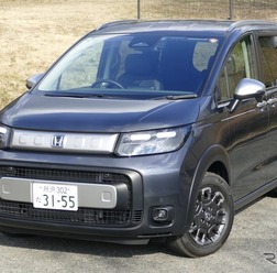 ホンダ フリード e:HEVクロスター・4WD