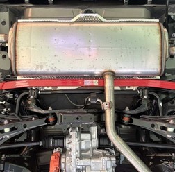 サステック・アンダーブレース　トヨタ・RAV4用（リア）