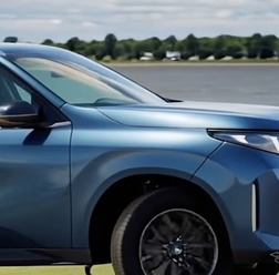 BMW X9 の予想CG