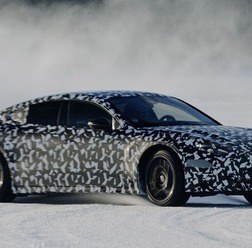 メルセデスAMG GT 4ドアクーペ 新型（プロトタイプ）
