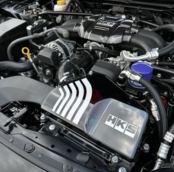 HKS『GR86/BRZ』用コールドエアインテークキット補修部品「エアクリーナーカバー」と「ステッカー」が発売