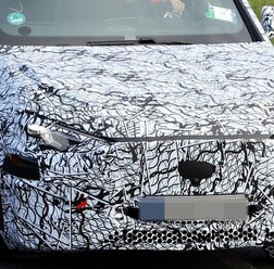 メルセデスAMG GLA 45S 次期型のプロトタイプ