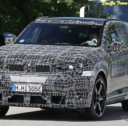 BMW iX5M 市販型のプロトタイプ