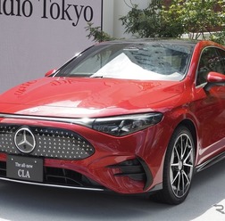 メルセデスベンツ CLA 新型（写真はHEV仕様。Mercedes-Benz Studio Tokyo）
