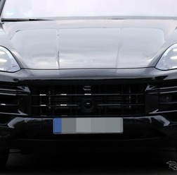 ポルシェ カイエン ターボ E-ハイブリッド 改良新型のプロトタイプ