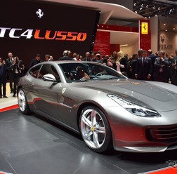 フェラーリ GTC4ルッソ(ジュネーブモーターショー16)