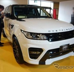 カスタムカーショーの会場で保安基準の適合状況を確認する検査官（名古屋市）