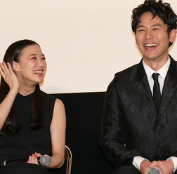 妻夫木聡、蒼井優/『家族はつらいよ』初日舞台挨拶