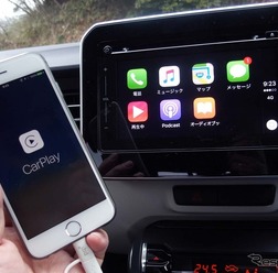 ライトニングケーブルでシステムと接続し、CarPlayモードにした