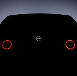 日産のニューヨークモーターショー16の予告イメージ。GT-Rの最終モデルイヤーか