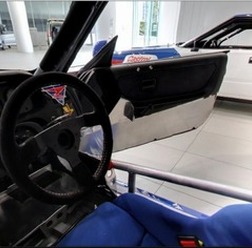 ヘリテージカーの車内