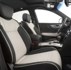 インフィニティ QX70 リミテッド