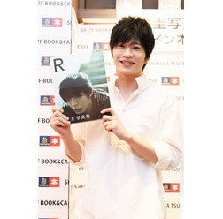 田中圭/写真集「R」発刊記念イベント(C) 小林裕和/トライストーン・エンタテイメント/ぴあ