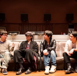 左から新海誠監&「RADWIMPS」野田洋次郎、桑原彰、武田祐介