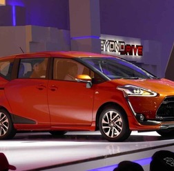 今回のIIMSで最もホットな話題となったのが、インドネシアにローカライズされた新型「シエンタ」である
