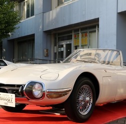 トヨタ 2000GT Bond Car