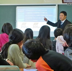 実証研究の一環として八王子市立横山第二小学校で行われた「おもてなし」の公開授業