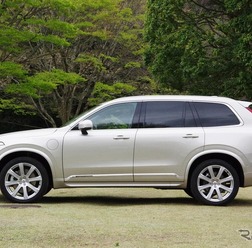 ボルボ XC90 T8 Twin Engine AWD Inscription