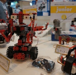多彩なロボット（康栄コーポレーション）