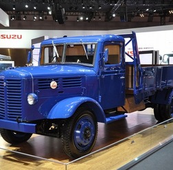 いすゞ TX80型5t積みトラック(東京モーターショー15)