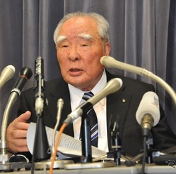 燃費不正問題でCEOを辞退するスズキ鈴木修会長(資料画像)